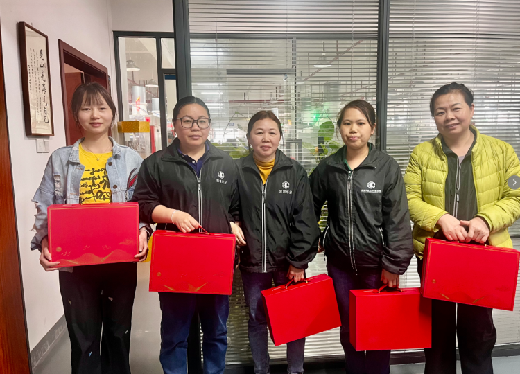 ?數(shù)控車間的“她”力量：暖心聚會致敬“鏗鏘玫瑰”